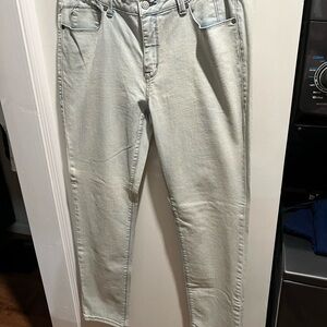 G by Giuliana Women’s Slim Light Gray Jeans.
Inseam 29”.   Worn once.